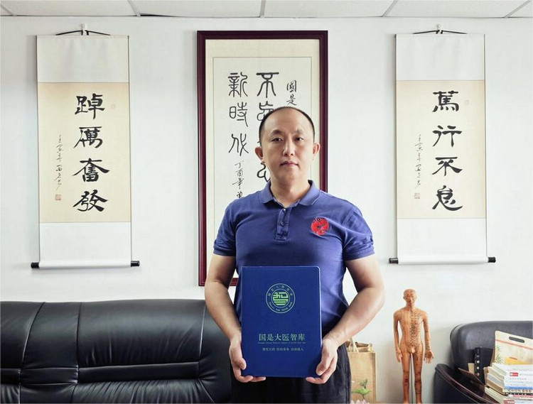 国医传承人龙橓(图1)